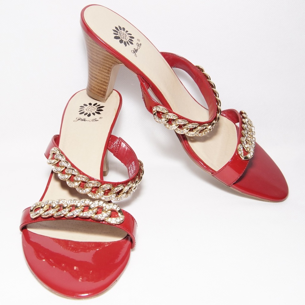 Yellow Box "Erotic" red sandal with gold chains
